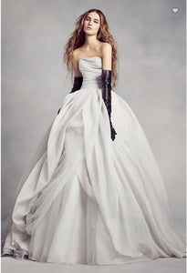 Vera Wang White 'Textured Organza' size 8 used wedding dress front view on model