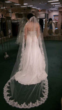 Load image into Gallery viewer, David&#39;s Bridal &#39;YP3344&#39; wedding dress size-08 NEW
