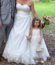 Load image into Gallery viewer, Custom &#39;Olivia&#39; size 10 used wedding dress front view on bride
