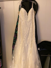 Load image into Gallery viewer, Lillian West &#39;66075&#39; wedding dress size-10 SAMPLE
