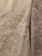 Load image into Gallery viewer, Vera Wang White &#39;Long Sleeve Lace Sheath&#39; size 6 sample wedding dress close up of fabric
