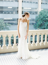 Load image into Gallery viewer, Amsale &#39;Amber&#39; wedding dress size-00 PREOWNED
