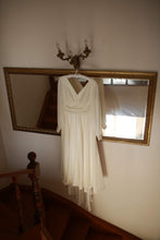 Load image into Gallery viewer, Loulou Bridal &#39;PL04&#39; wedding dress size-18 PREOWNED
