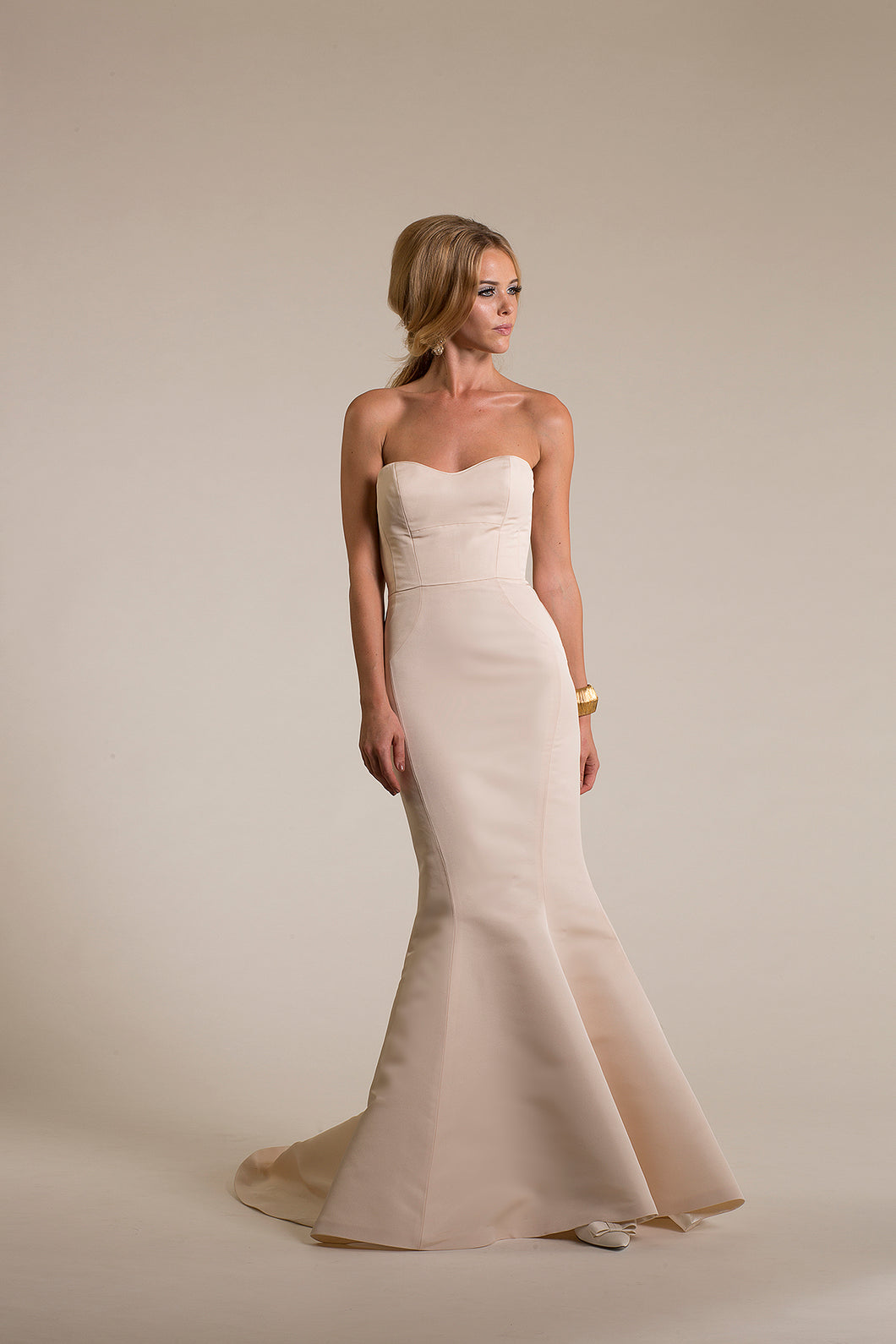 Amy Kuschel 'Lennon' size 6 used wedding dress front view on model