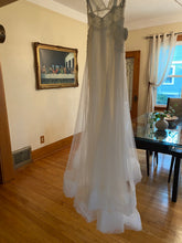 Load image into Gallery viewer, Yolan Cris &#39;1002-Aris-15&#39; wedding dress size-04 NEW
