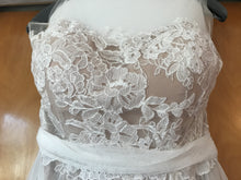 Load image into Gallery viewer, Watters &#39;Penelope&#39; size 6 used wedding dress front view close up
