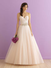 Load image into Gallery viewer, Allure &#39;2904&#39; size 12 new wedding dress front view on model
