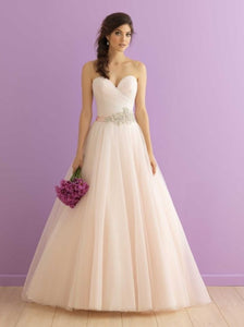 Allure '2904' size 12 new wedding dress front view on model