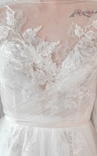 Load image into Gallery viewer, Papilio &#39;12060&#39; wedding dress size-02 NEW
