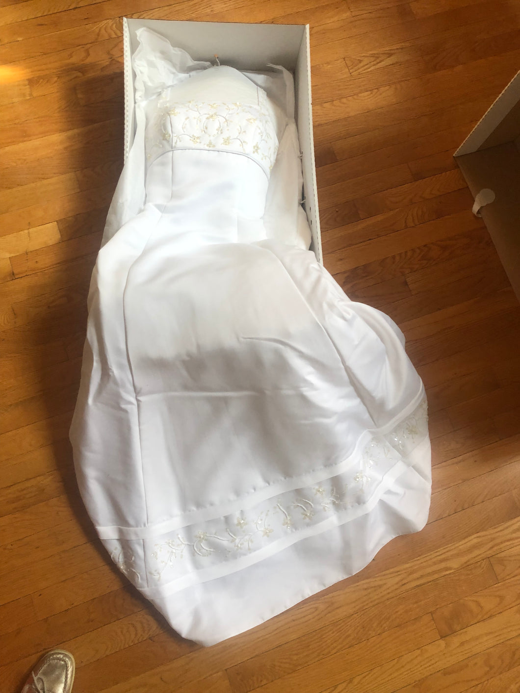 Oleg Cassini 'A Line Tank' size 8 used wedding dress front view in box