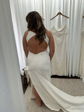 Load image into Gallery viewer, Grace Loves Lace &#39;Margot&#39; wedding dress size-08 NEW
