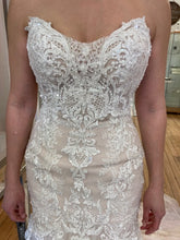 Load image into Gallery viewer, Maggie Sottero &#39;12345&#39; wedding dress size-08 PREOWNED
