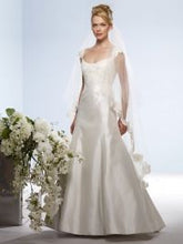 Load image into Gallery viewer, Birnbaum and Bullock &#39;Gretchen&#39; size 6 used wedding dress front view on model
