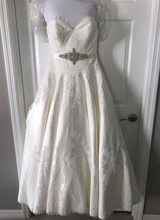 Load image into Gallery viewer, Allure Bridals &#39;2016 &#39; wedding dress size-06 PREOWNED
