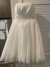 Load image into Gallery viewer, Galina &#39;Signature&#39; wedding dress size-12 PREOWNED
