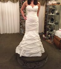 Load image into Gallery viewer, Paula Varsalona &#39;7307&#39; wedding dress size-02 NEW
