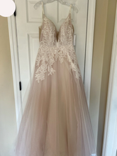 Load image into Gallery viewer, Hayley Paige &#39;Fiona 1957&#39; wedding dress size-06 NEW

