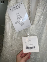 Load image into Gallery viewer, Essense of Australia &#39;D2548IV&#39; wedding dress size-04 NEW
