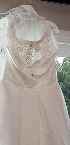 David's Bridal 'Beaded' size 12 new wedding dress front view close up