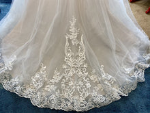 Load image into Gallery viewer, Essense of Australia &#39;D2905IV&#39; wedding dress size-14 NEW
