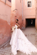 Load image into Gallery viewer, Oscar de la Renta &#39;Fern &#39; wedding dress size-02 PREOWNED
