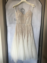 Load image into Gallery viewer, Liz martinez &#39;Flow&#39; wedding dress size-04 NEW
