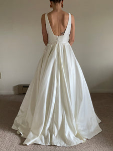 Vow'd 'Magical' wedding dress size-02 SAMPLE