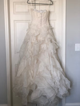 Load image into Gallery viewer, Vera Wang &#39;Diedre&#39; size 2 used wedding dress back view on hanger
