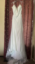 Load image into Gallery viewer, Essense of Australia &#39;D3339&#39; wedding dress size-18 NEW
