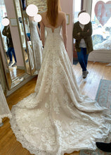 Load image into Gallery viewer, Allure Bridals &#39;72357&#39; wedding dress size-04 NEW
