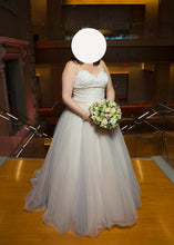 Load image into Gallery viewer, Allure Bridals &#39;2853&#39; wedding dress size-18 PREOWNED
