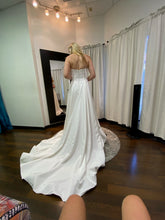 Load image into Gallery viewer, Private Collection &#39;Private&#39; wedding dress size-06 PREOWNED
