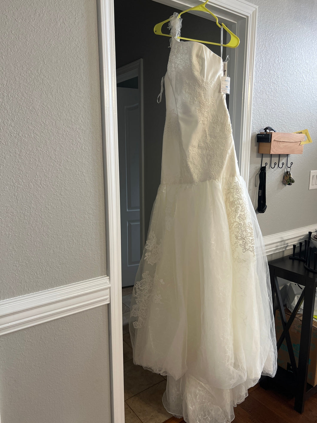 White by Vera Wang '351287' wedding dress size-06 NEW