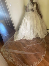 Load image into Gallery viewer, 14K Gold &#39;69016X&#39; wedding dress size-12 NEW

