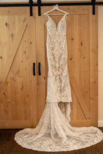 Load image into Gallery viewer, Essense of Australia &#39;D2680&#39; wedding dress size-04 PREOWNED
