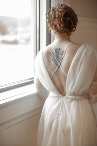 Etsy store 'DreamandDress: Long Sleeve Minimalist Bohemian Bridal Gown' wedding dress size-08 PREOWNED