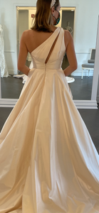 Romona Keveza 'Legends L6108' wedding dress size-06 SAMPLE