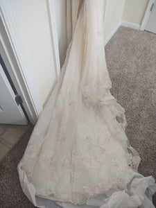 Anjolique Bridal '1001' wedding dress size-06 PREOWNED