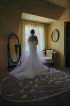 Load image into Gallery viewer, Maggie Sottero &#39;Marianne&#39; wedding dress size-08 PREOWNED
