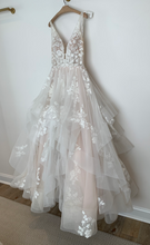 Load image into Gallery viewer, Martina Liana &#39;1105&#39; wedding dress size-06 NEW
