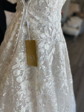 Load image into Gallery viewer, Eddy K. &#39;Sky 186&#39; wedding dress size-04 NEW
