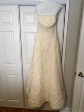 Load image into Gallery viewer, Vera Wang &#39;Ivory Strapless&#39; size 12 used wedding dress front view on hanger
