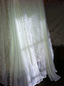 Ann Taylor '0' wedding dress size-00 PREOWNED