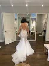 Load image into Gallery viewer, Liz martinez &#39;Sofia&#39; wedding dress size-04 SAMPLE
