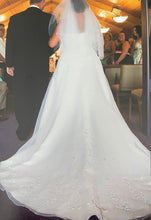 Load image into Gallery viewer, David&#39;s Bridal &#39;Strapless ball gown &#39; wedding dress size-14 PREOWNED
