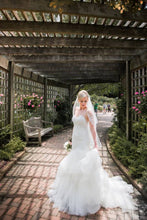 Load image into Gallery viewer, Enzoani &#39;Irvine&#39; size 4 used wedding dress front view on bride
