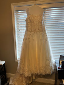 Jewel 'V3836' wedding dress size-24W PREOWNED