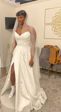 Load image into Gallery viewer, Designer Boutique &#39;Santiago&#39; wedding dress size-14 NEW
