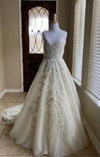 Load image into Gallery viewer, Alyne &#39;Morgan&#39; wedding dress size-00 NEW
