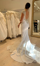 Load image into Gallery viewer, Wona Concept &#39;Esti&#39; wedding dress size-10 PREOWNED
